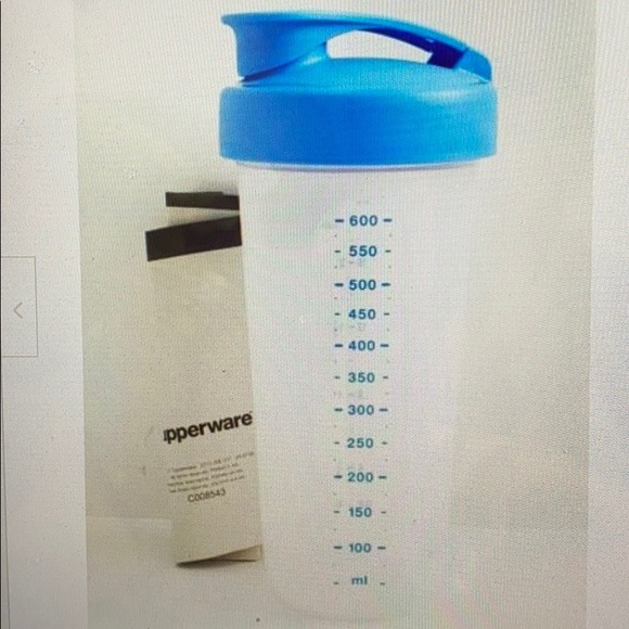 Tupperware quick shake container - Picture 2 of 5
